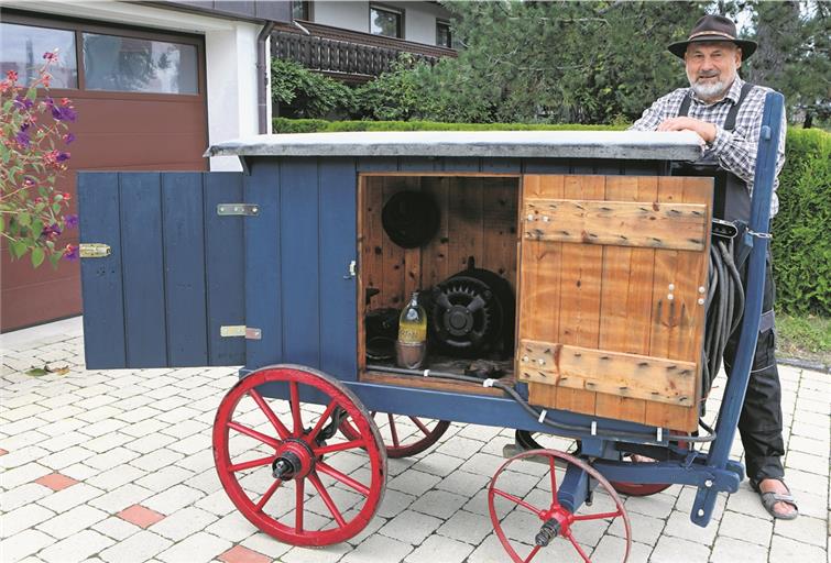 Im Osten der Republik hat Kurt Häfner diesen Motorwagen gekauft und in Handarbeit so restauriert, dass er wieder etwas hermacht, die Zeichen der Zeit aber sichtbar bleiben. Foto: A. Palmizi