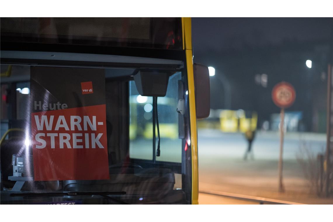 Es drohen erneut Warnstreiks bei privaten Busunternehmen Im privaten Omnibusgewerbe in Baden-Württemberg drohen erneut Streiks. (Symbolbild)
