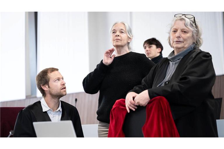 Im Prozess gegen die ehemalige RAF-Terroristin Klette wegen Raubüberfällen haben die Plädoyers begonnen.