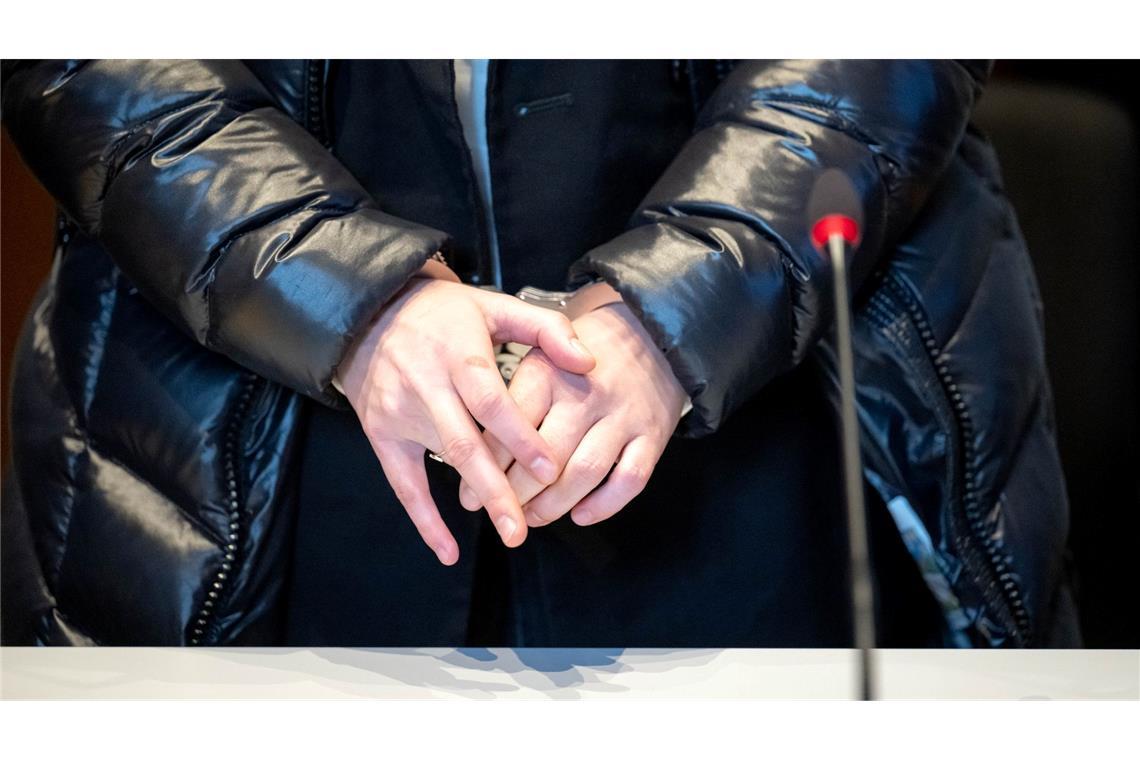 Mutmaßliche Millionen-Diebin gesteht Tat vor Gericht Im Prozess um einen spektakulären Diebstahl von rund 8,2 Millionen Euro Bargeld in Bremen hat die Angeklagte die Tat gestanden.