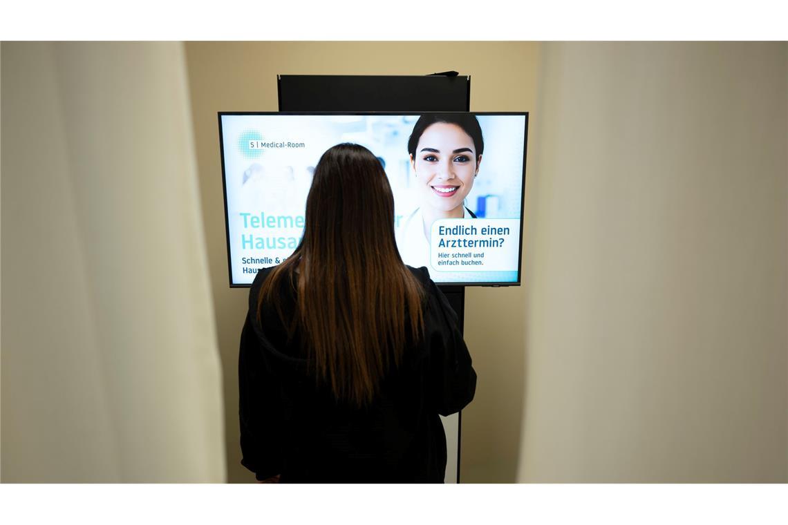 Im "S Medical Room" kann der Arzt per Video vor allem bei leichteren Beschwerden einen Rat geben.