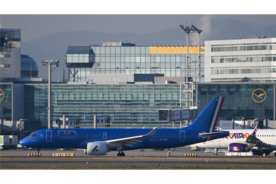 Lufthansa bei Italiens Staatsairline Ita gelandet Im Schoß der Mutter: Ita-Airbus zu Gast am Lufthansa-Drehkreuz Frankfurt.