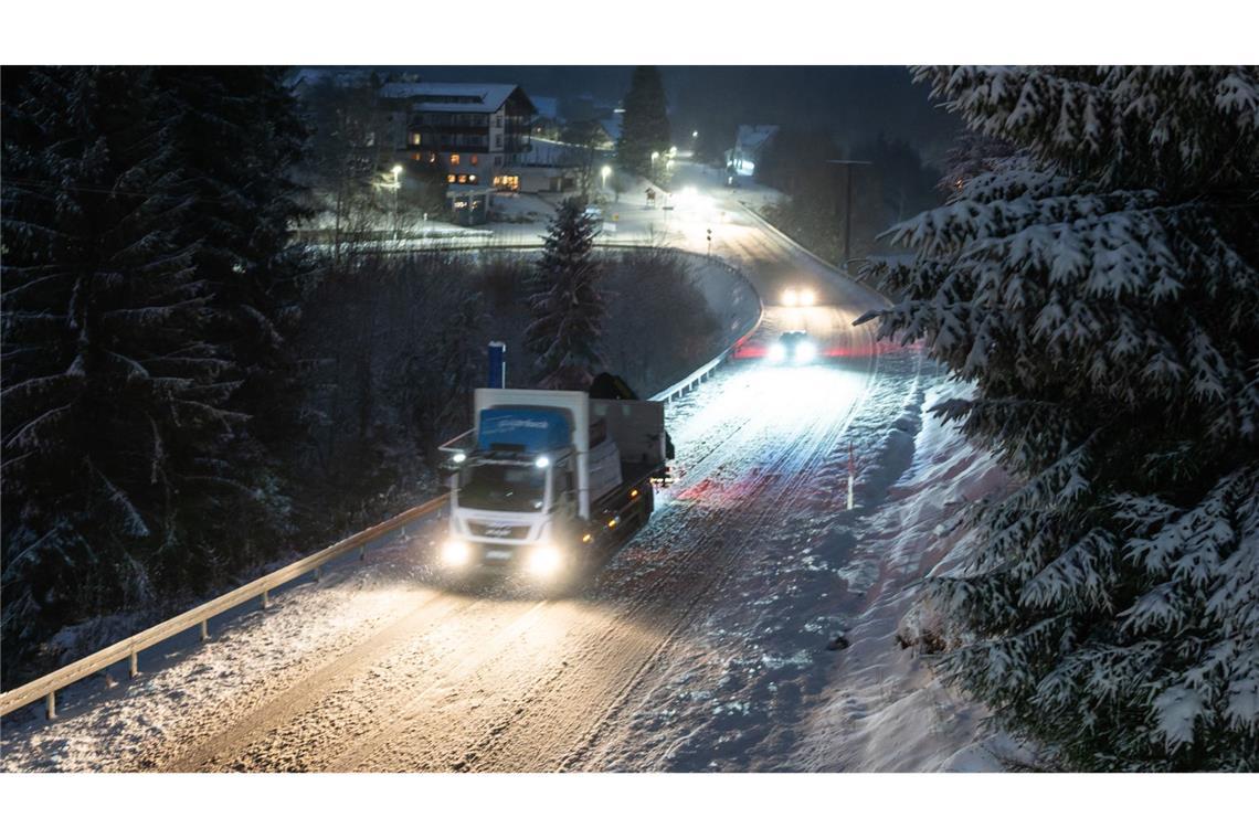 Im Schwarzwald fiel über die Nacht jede Menge Neuschnee.