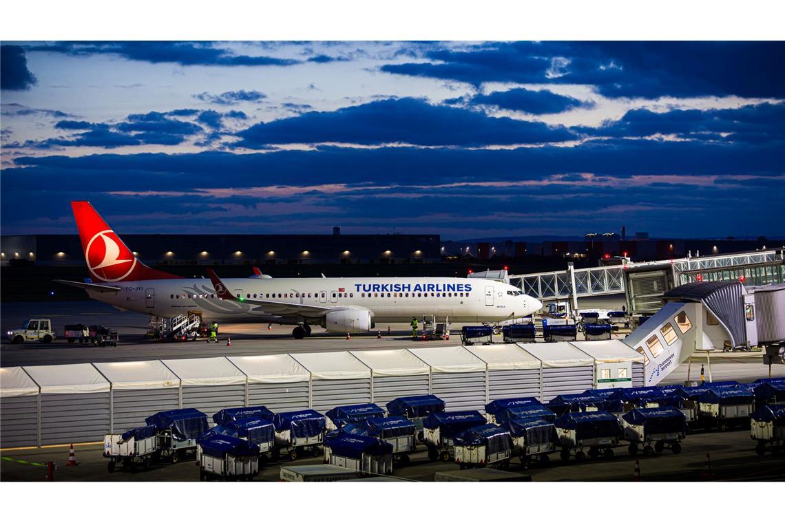 Flug mit Afghanen in Deutschland gelandet Im September sind bereits zweimal Menschen aus Afghanistan nach Hannover gebracht worden.