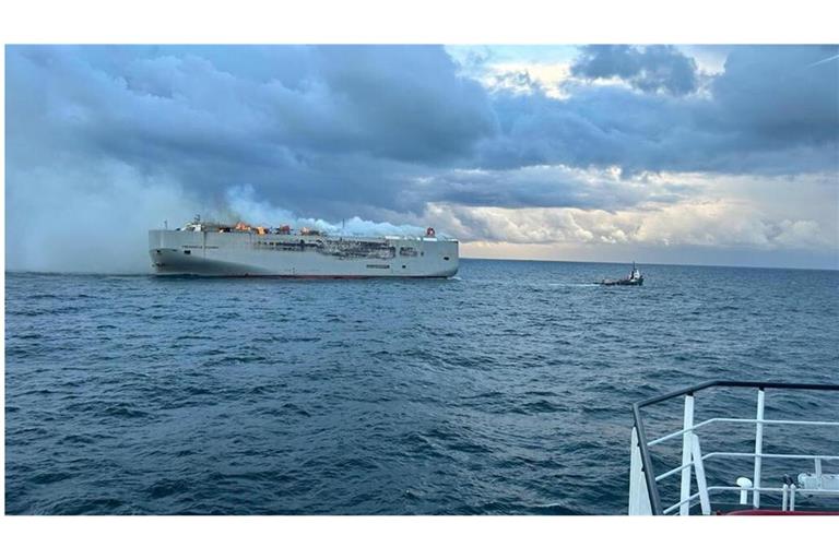 Im Sommer 2023 geriet der Frachter „Fremantle Highway“ nördlich der niederländischen Wattenmeerinsel Ameland in Brand.