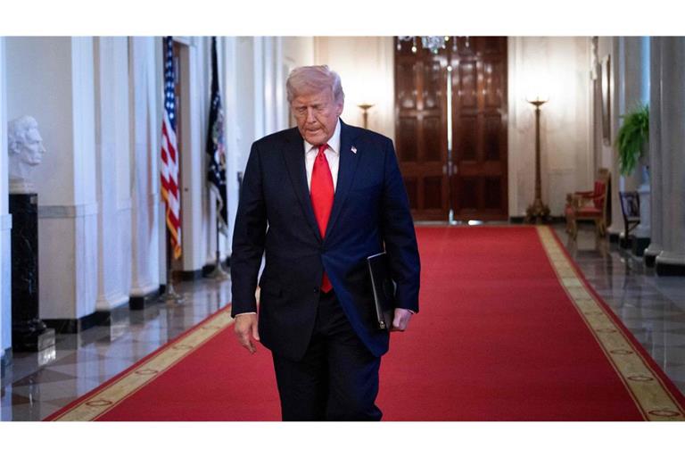 Im Streit um Massenabschiebungen von Migranten aus den USA erhöht die Justiz den Druck auf Trumps Regierung.