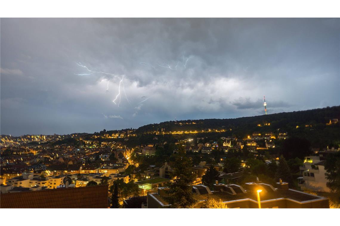 Mal so, mal so – wechselhaftes Wetter an Pfingsten erwartet Im Südwesten wechseln sich Regenschauer, einzelne Gewitter und teils stürmische Winde ab.