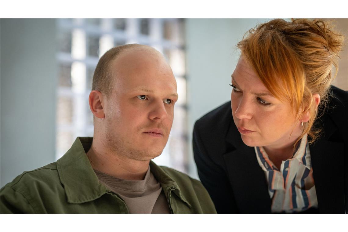 Die Welt ist kaputt – So düster wird es bei „Tu es!“ Im Verhör mit Melly Böwe (Lina Beckmann): Ist Felix Lange (Sebastian Jakob Doppelbauer) unter dem Pseudonym „Wintersonne“ in dem Internetforum „Hoffnung“ unterwegs?