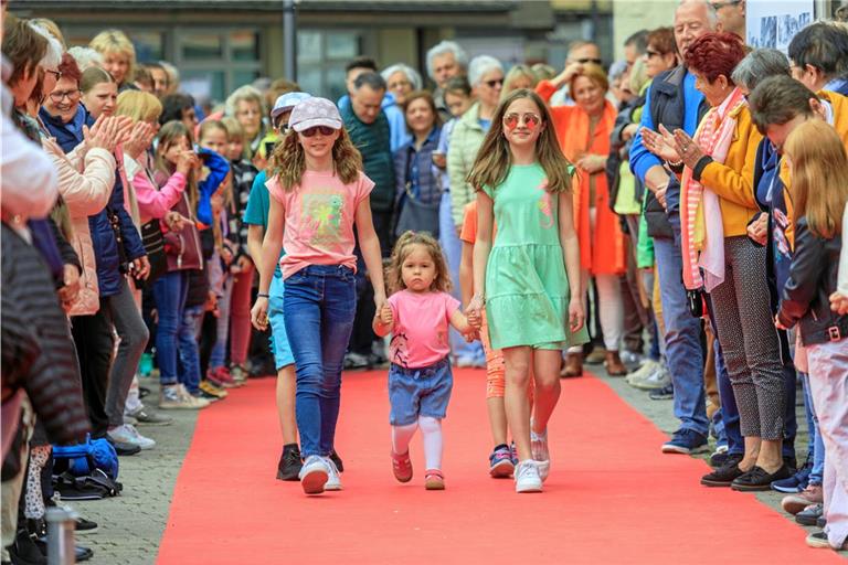 Im Vorjahr kamen bei der Modenschau auch die Kleinen groß raus. Foto: Stefan Bossow