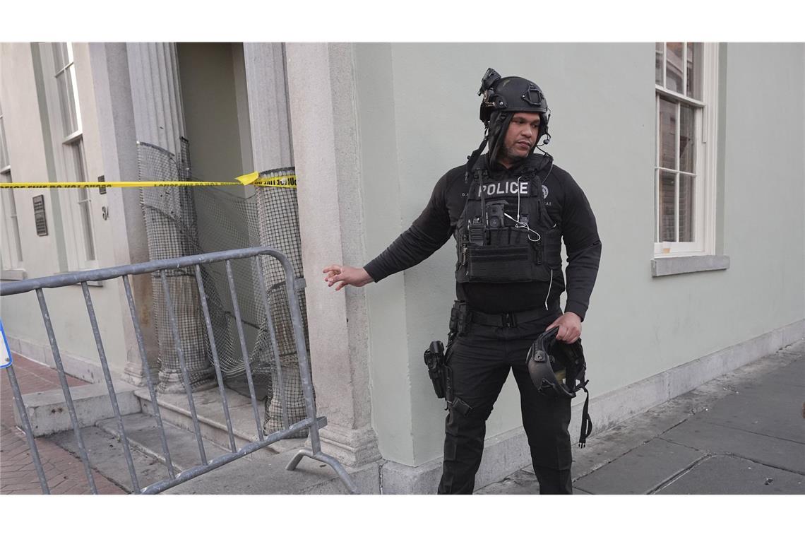 Mutmaßlicher Attentäter war ein 42-jähriger Ex-Soldat Im Zentrum der US-Südstaatenmetropole New Orleans ist ein Auto in eine Menschenmenge gefahren - dabei sind mindestens zehn Menschen getötet worden.