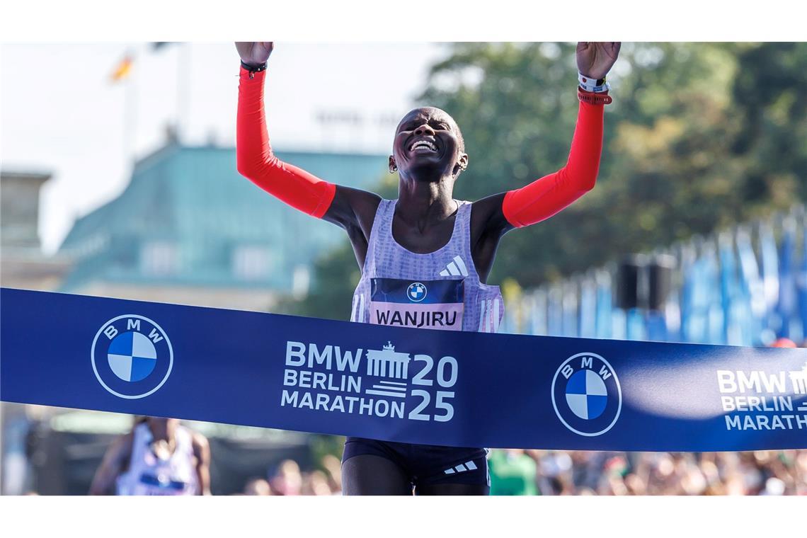 Bilder des Tages Im Ziel - Rosemary Wanjiru gewinnt Berlin Marathon
