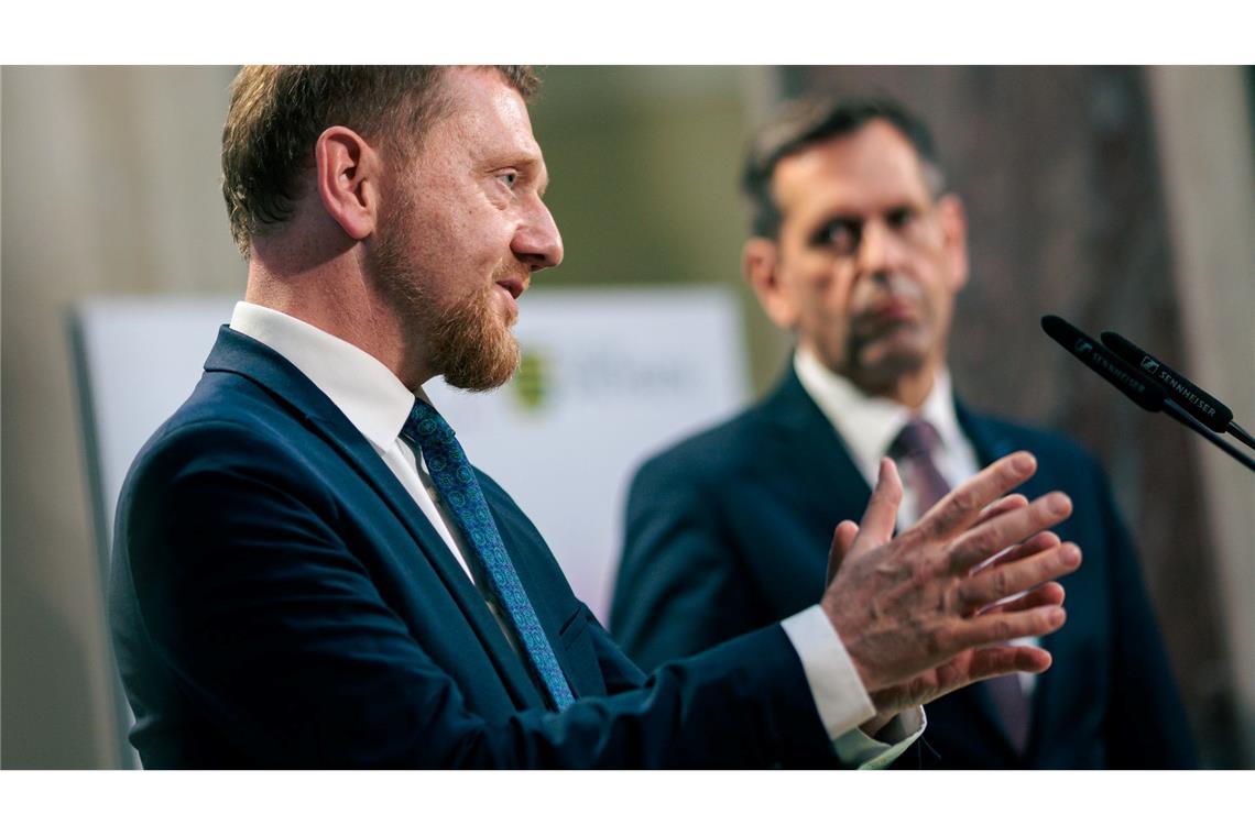Im Ziel sind sich Bund und Länder einig: Die Wirtschaft soll entlastet werden. Das dürfe die Kommunen aber nicht über Gebühr belasten, verlangen die Ministerpräsidenten.
