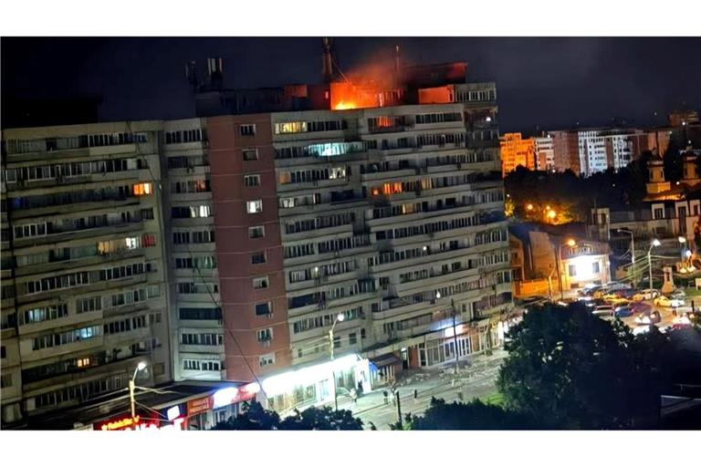 Im Zuge des Angriffskriegs gegen die Ukraine hat eine russische Drohne erstmals im benachbarten Nato- und EU-Land Rumänien ein Wohnhaus beschädigt und Menschen verletzt.