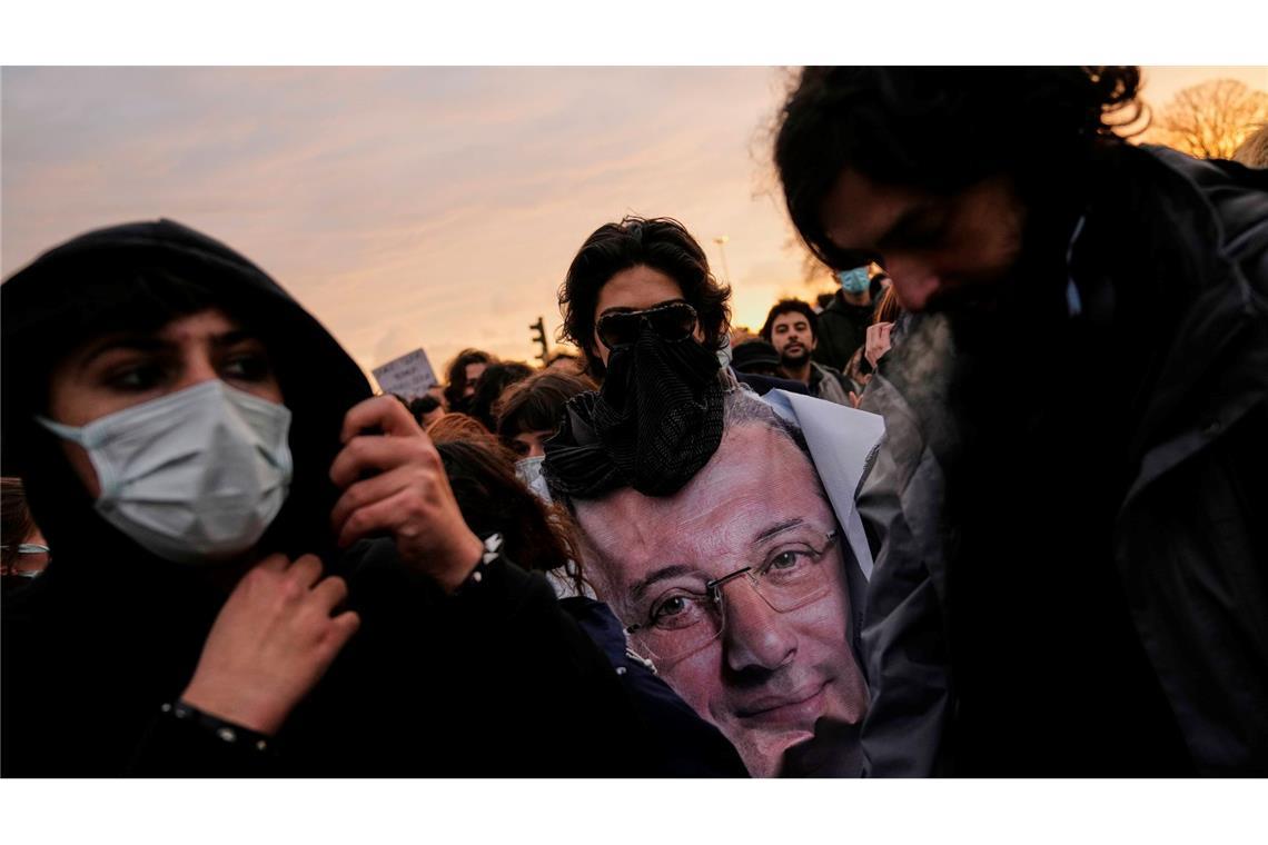 Weiter Proteste gegen Erdogan wegen Festnahme seines Rivalen Imamoglu gilt als potenziell aussichtsreichster Herausforderer von Erdogan bei der für 2028 angesetzten Präsidentenwahl.