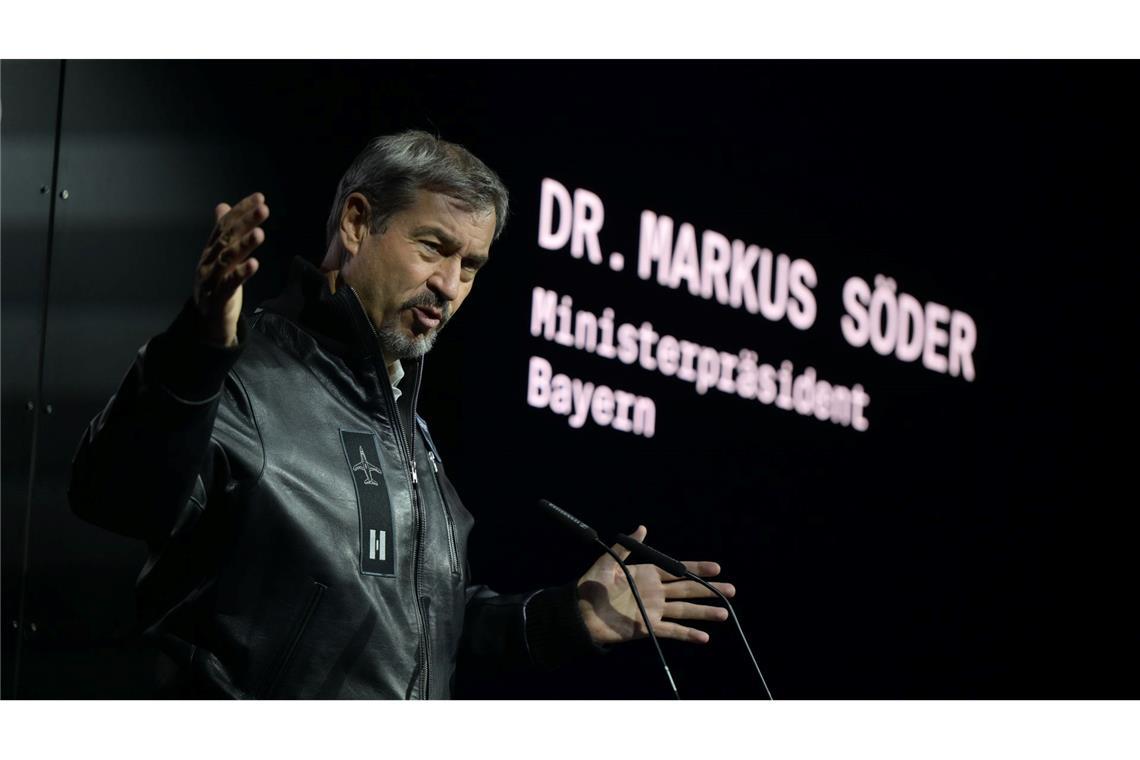 Kult oder Banalisierung: Söders gefährliche Gratwanderung Immer häufiger wechselt Markus Söder für seine Termine die Garderobe passend zum Thema. (Archivbild)