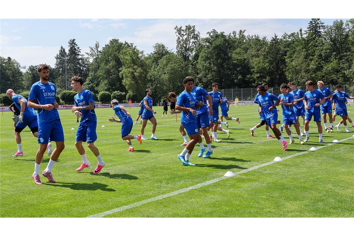 So lief der Trainingsstart bei den Blauen – das sind die Bilder