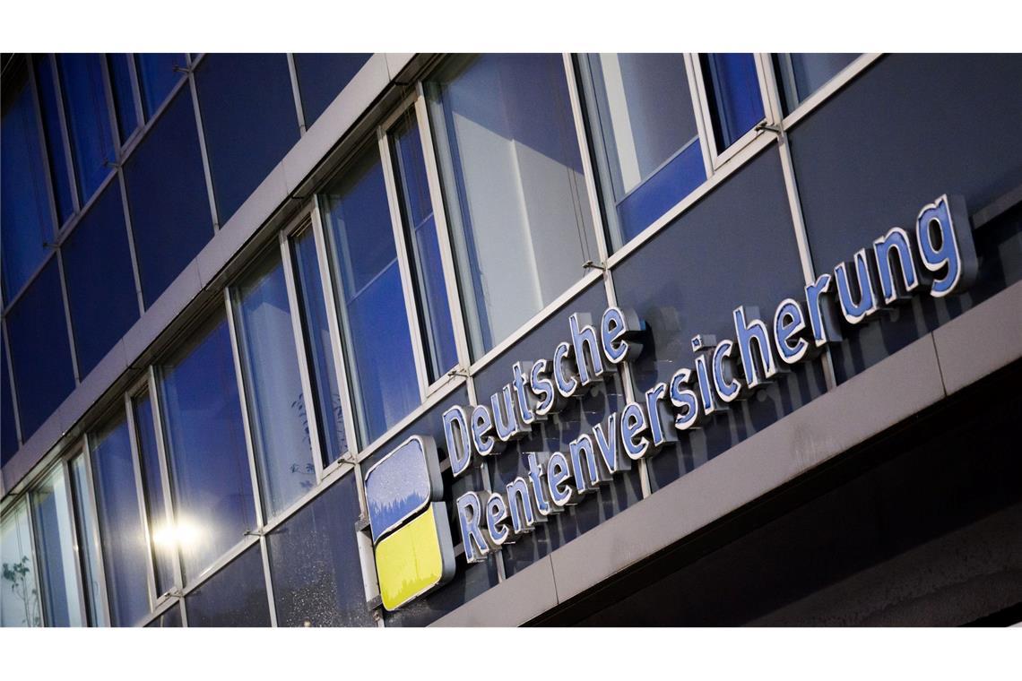 Jeder Fünfte im Ruhestand muss mit 1.400 Euro auskommen Immer mehr Rentner, immer weniger Beitragszahler: Das Rentensystem ächzt unter hohen Kosten.