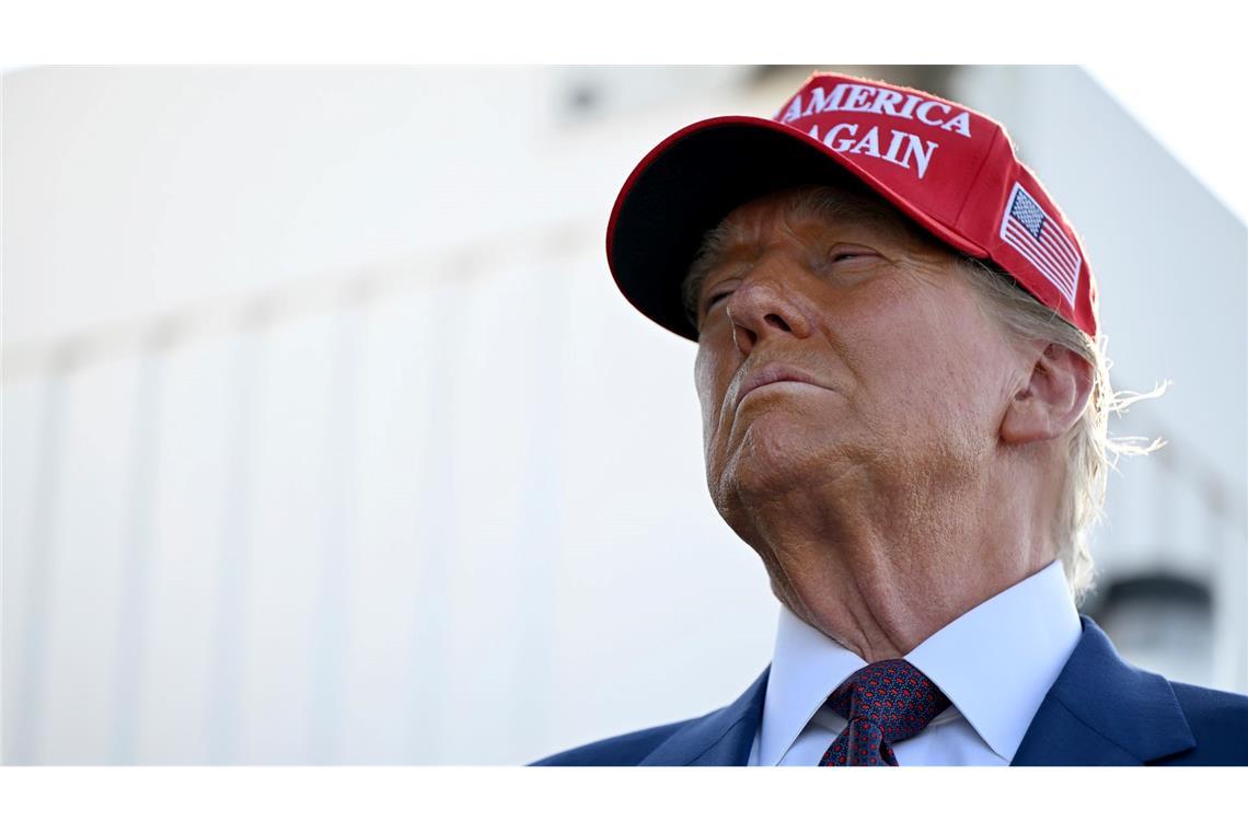 Experten: Trumps Forschungsfeindlichkeit hat Folgen für Alle Immer neue Stellenstreichungen und Budgetkürzungen werden für die US-Forschung festgelegt, zudem wandte sich Trump von der Weltgesundheitsorganisation und dem Pariser Klimaabkommen ab.