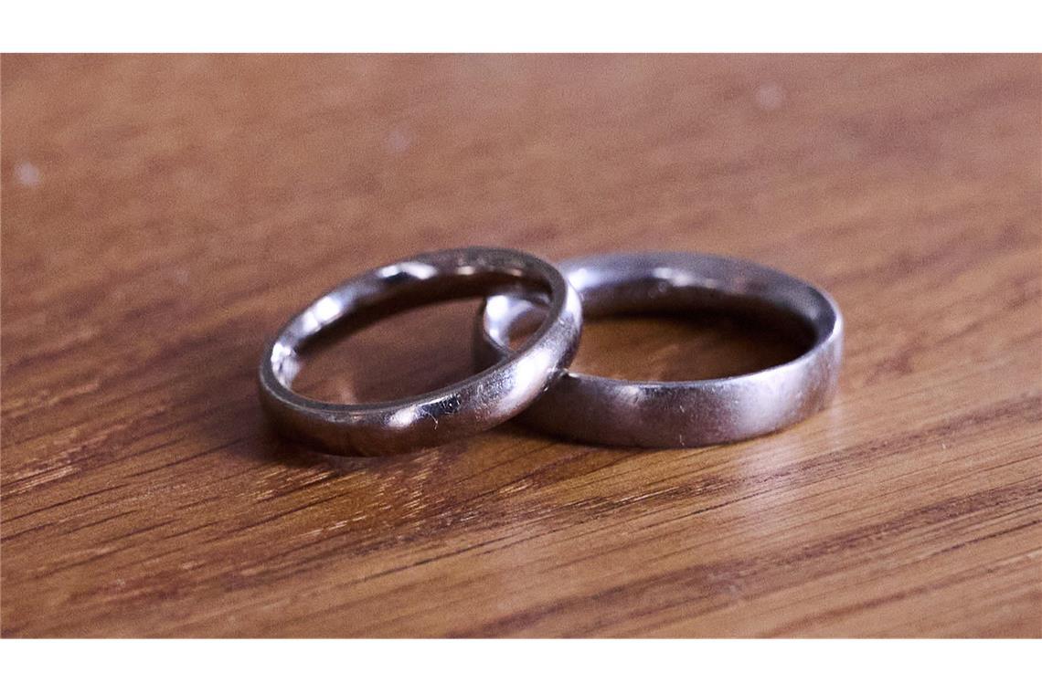 Nur noch die Hälfte aller Erwachsenen ist verheiratet Immer weniger Erwachsene sind in einer Ehe.