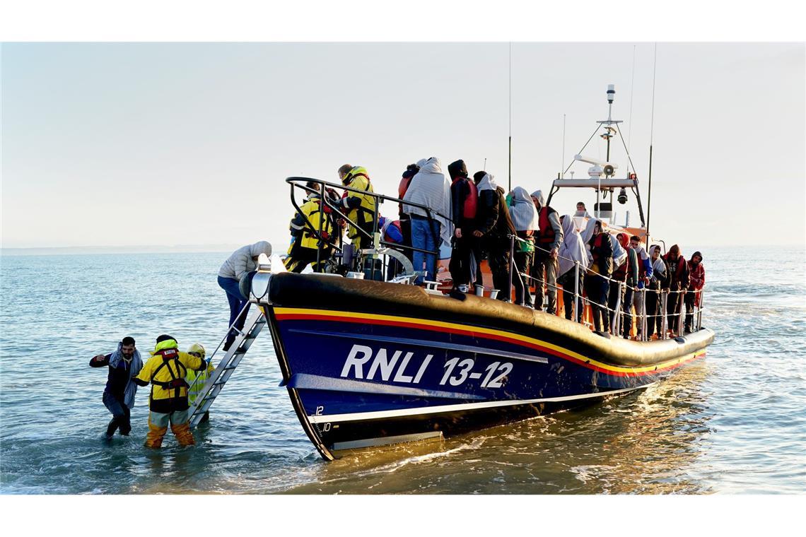 Zweijähriger aus Baden-Württemberg wird in Flüchtlingsboot erdrückt Immer wieder begeben sich Flüchtlinge bei ihrer Flucht über die Meere in Lebensgefahr. (Symbolbild)