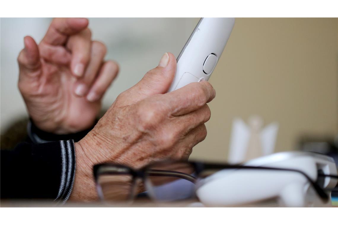 Weißer Ring: Jeder kann Opfer von Telefonbetrug werden Immer wieder fallen Menschen auf Kriminelle am Telefon herein. (Symbolbild)