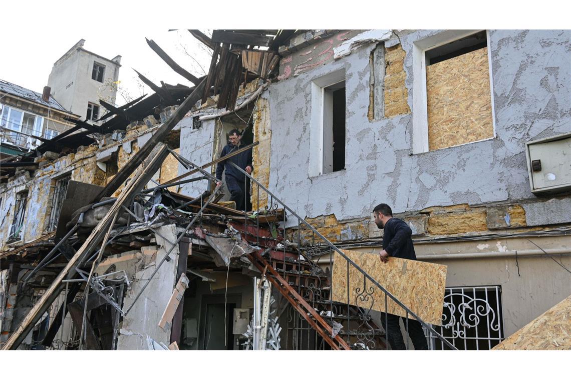 Immer wieder trifft es Wohnhäuser in Odessa - hier bei einem russischen Angriff vor wenigen Tagen. (Archivbild)