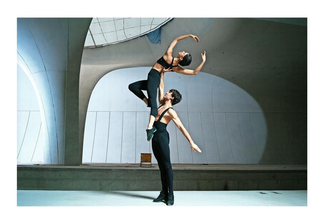 Ballett auf der S-21-Baustelle Impression aus der neuen Bahnhofshalle: Martí Paixà und Rocio Aleman