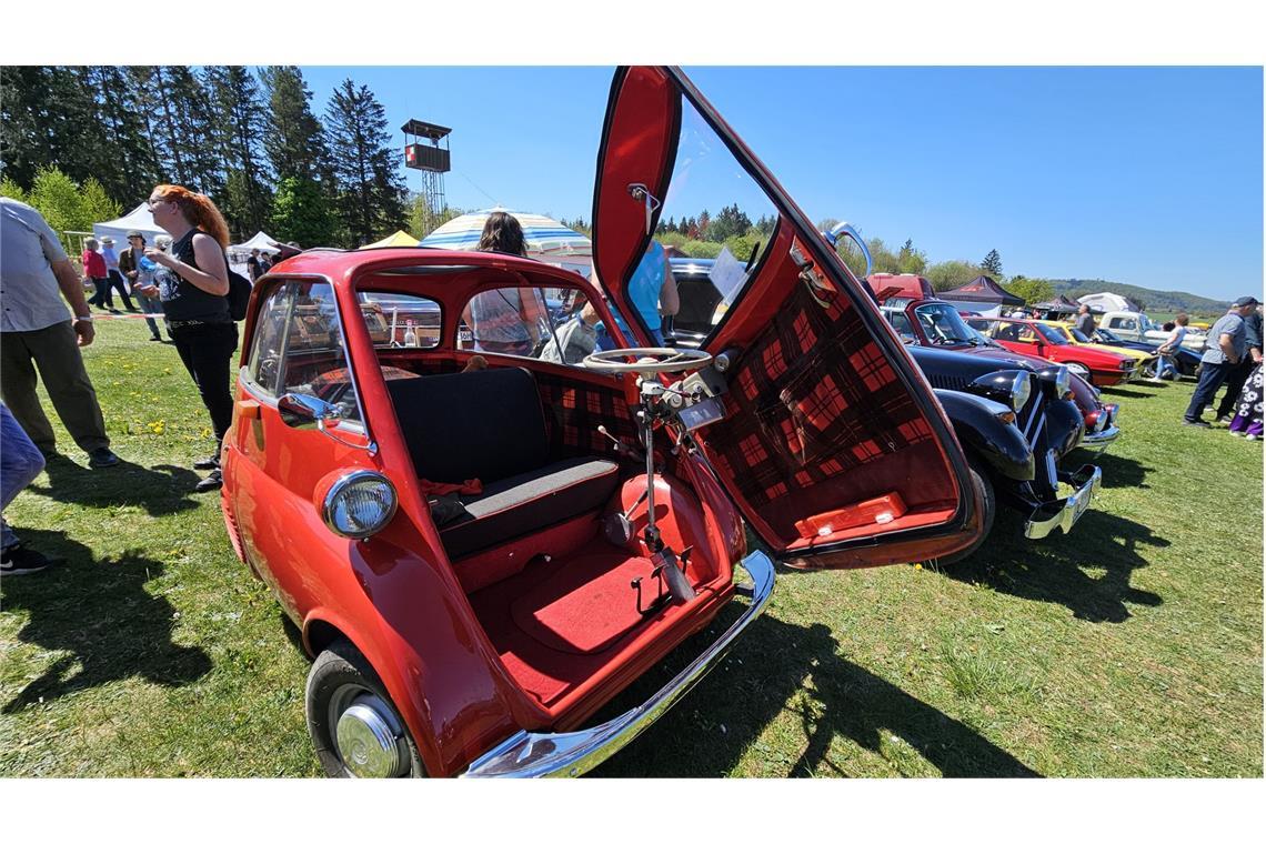 Oldtimerfreunde kommen in Münsingen voll auf ihre Kosten Impressionen vom Oldtimer- und Dampfmaschinentreffen in Münsingen