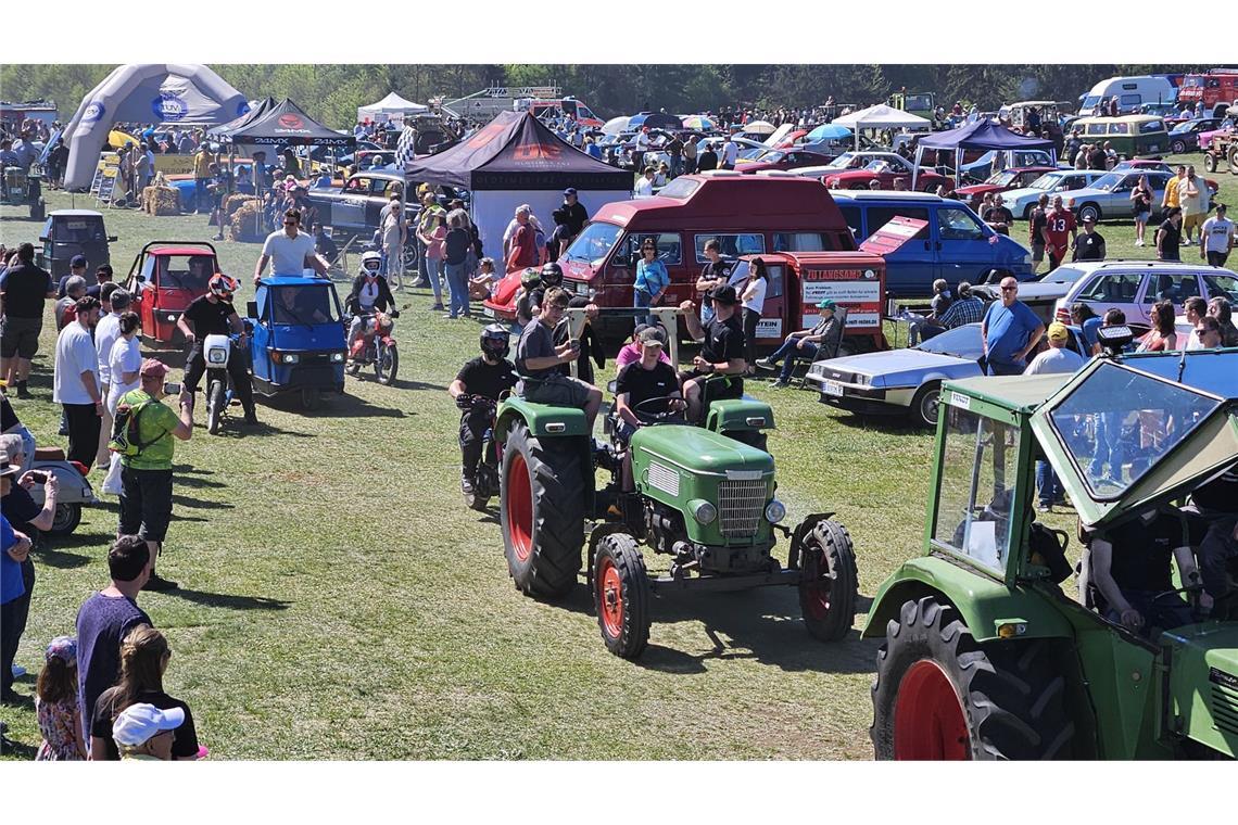 Oldtimerfreunde kommen in Münsingen voll auf ihre Kosten Impressionen vom Oldtimer- und Dampfmaschinentreffen in Münsingen