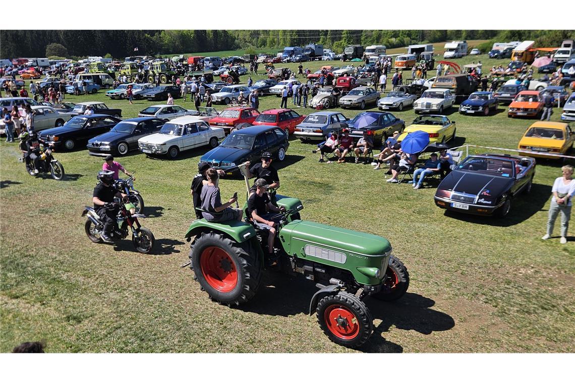 Oldtimerfreunde kommen in Münsingen voll auf ihre Kosten Impressionen vom Oldtimer- und Dampfmaschinentreffen in Münsingen