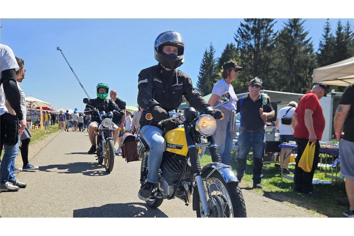 Oldtimerfreunde kommen in Münsingen voll auf ihre Kosten Impressionen vom Oldtimer- und Dampfmaschinentreffen in Münsingen