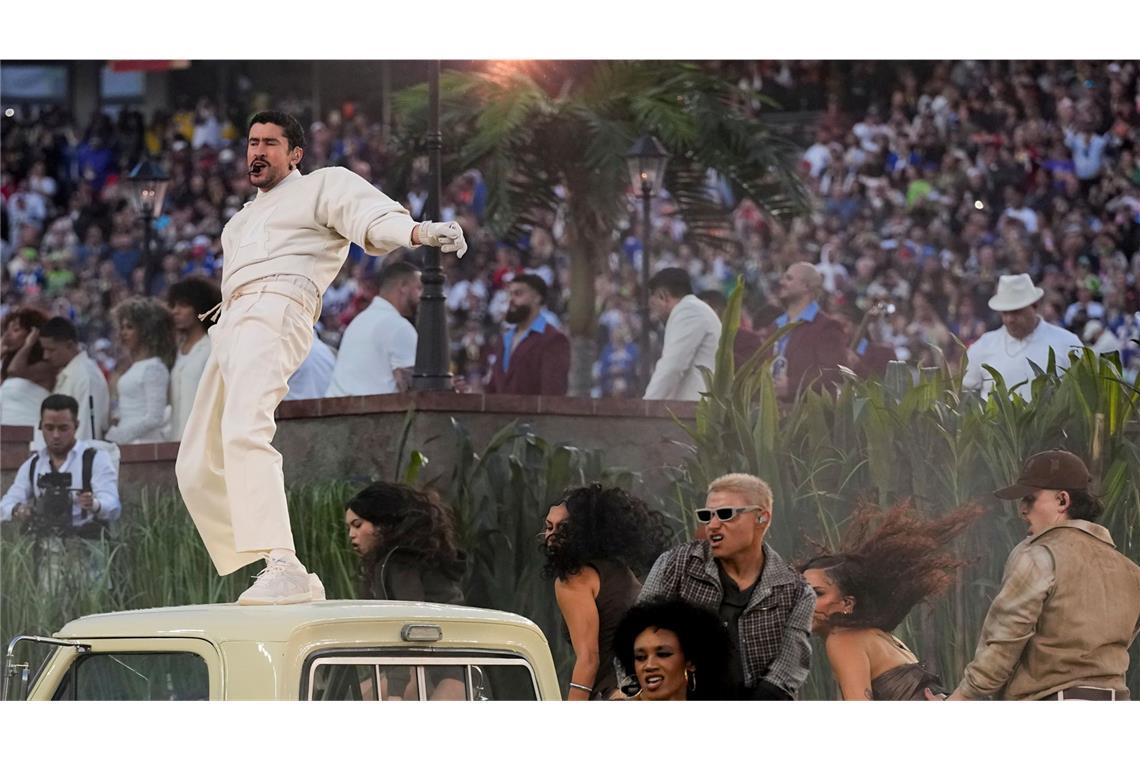 Impressionen von der Halbzeitshow beim Super Bowl 60.