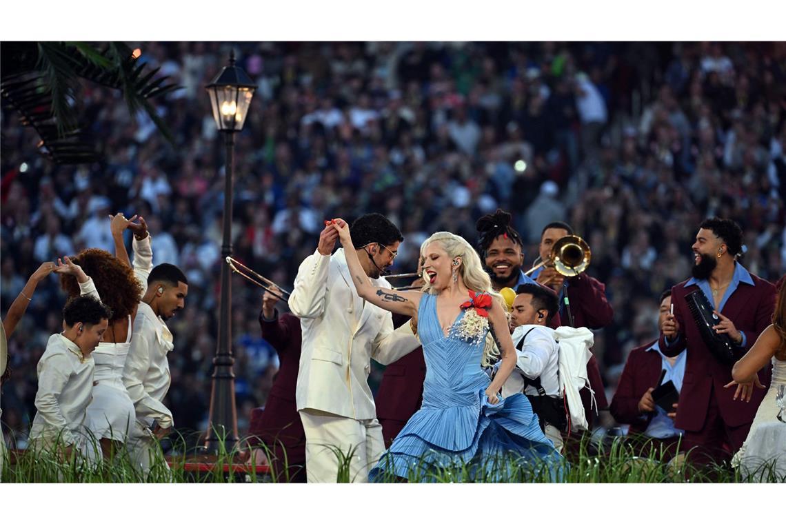 Impressionen von der Halbzeitshow beim Super Bowl 60.