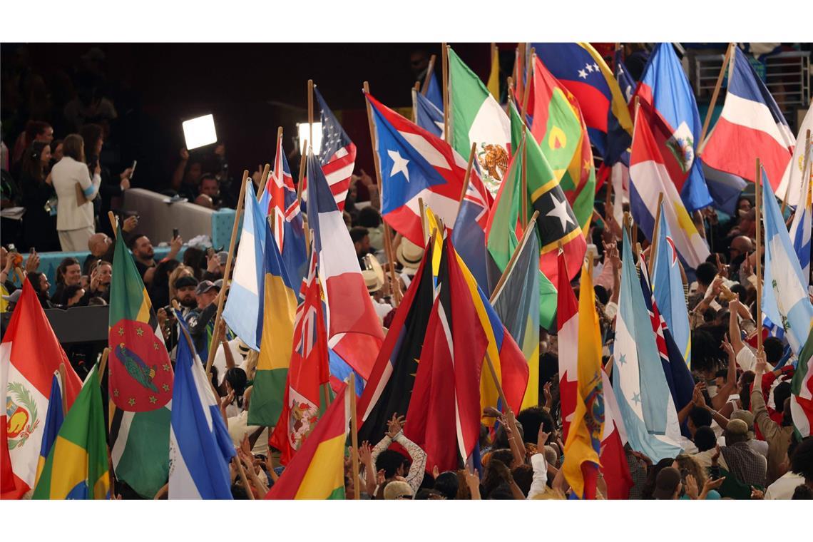 Impressionen von der Halbzeitshow beim Super Bowl 60.