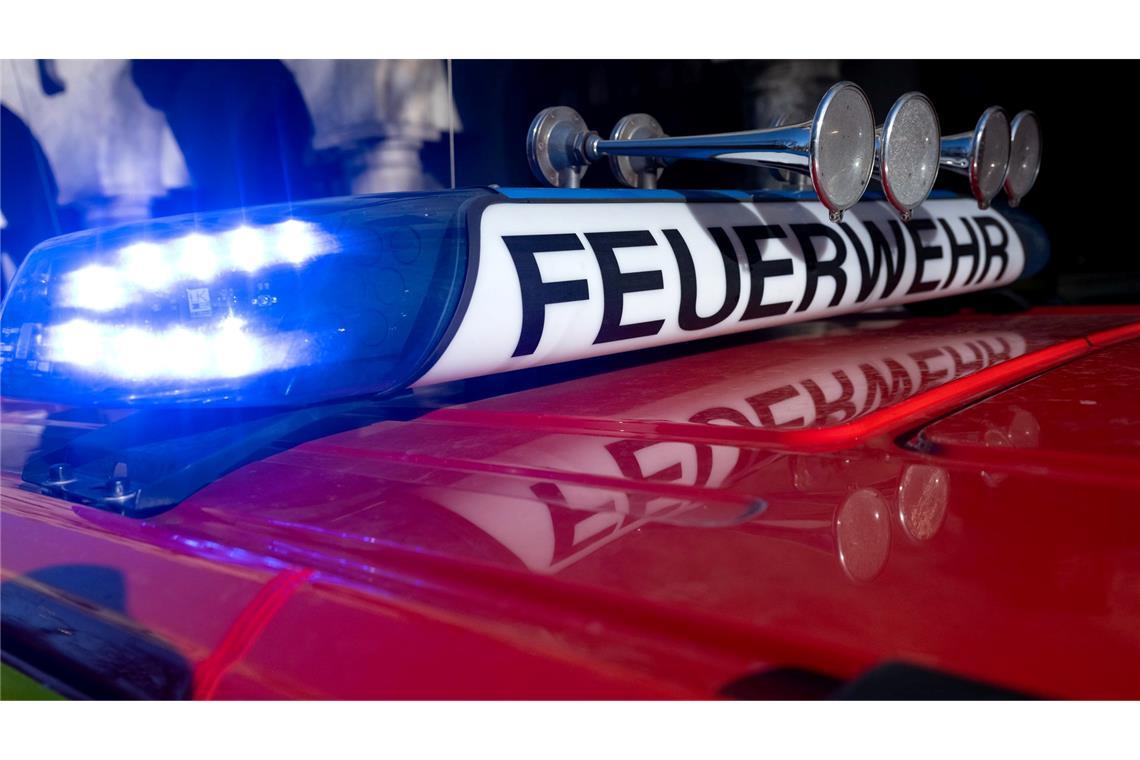 Gaswolke tritt nach Chemieunfall aus - Vier Verletzte In Aschaffenburg und der Gemeinde Mainaschaff läuft ein großer Feuerwehreinsatz, nachdem bei einem Störfall in einem Betrieb eine Gaswolke freigesetzt worden ist. (Symbolbild).