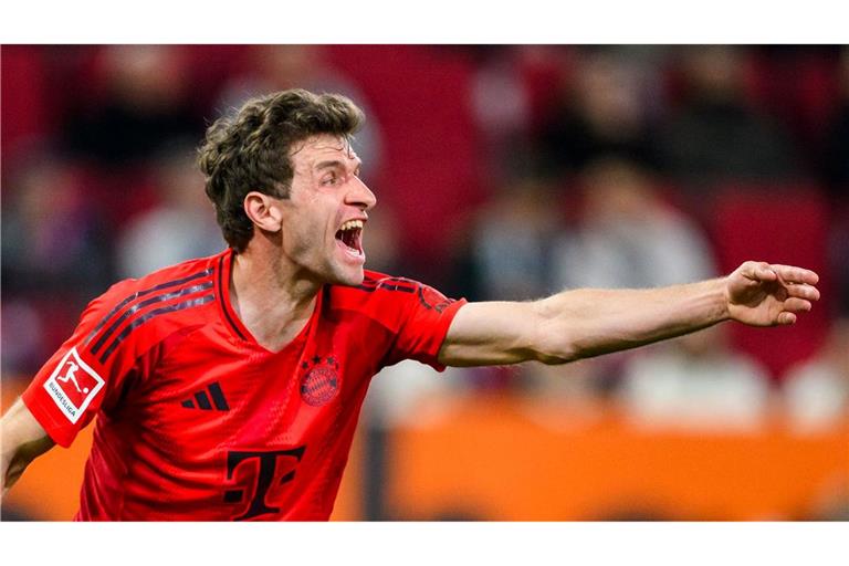 In Augsburg löste Thomas Müller den verletzten Jamal Musiala ab und gab gleich energisch Kommandos.