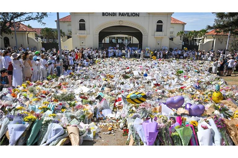 In Australien gedenken die Menschen der 15 Todesopfer des Terroranschlags auf ein jüdisches Fest am Bondi Beach vor einer Woche.