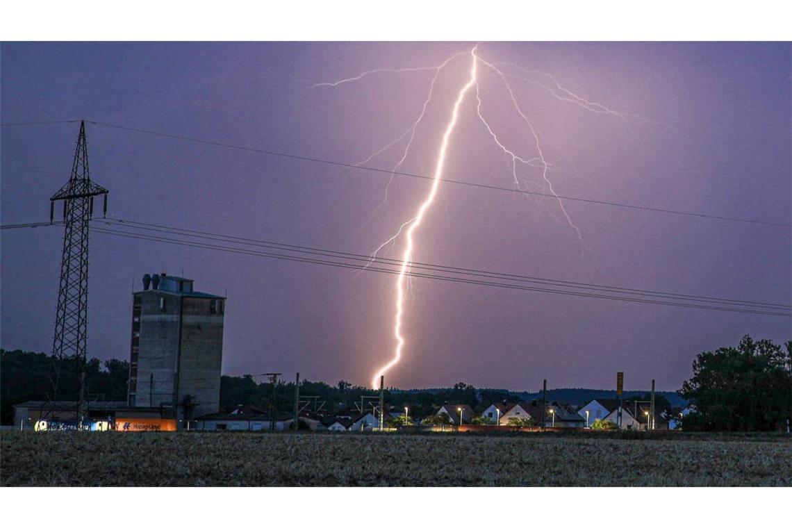 In Baden-Württemberg drohen heute Gewitter.