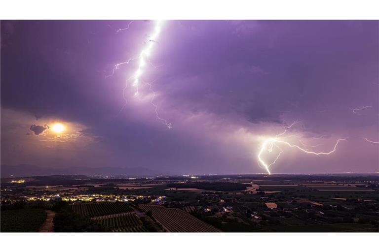 In Baden-Württemberg drohen schwere Gewitter.