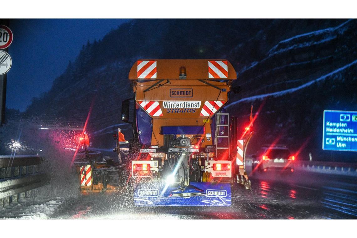 Glatte Straßen sorgen für zahlreiche Unfälle im Südwesten In Baden-Württemberg kam es in der Nacht zum Sonntag zu glatten Straßen.