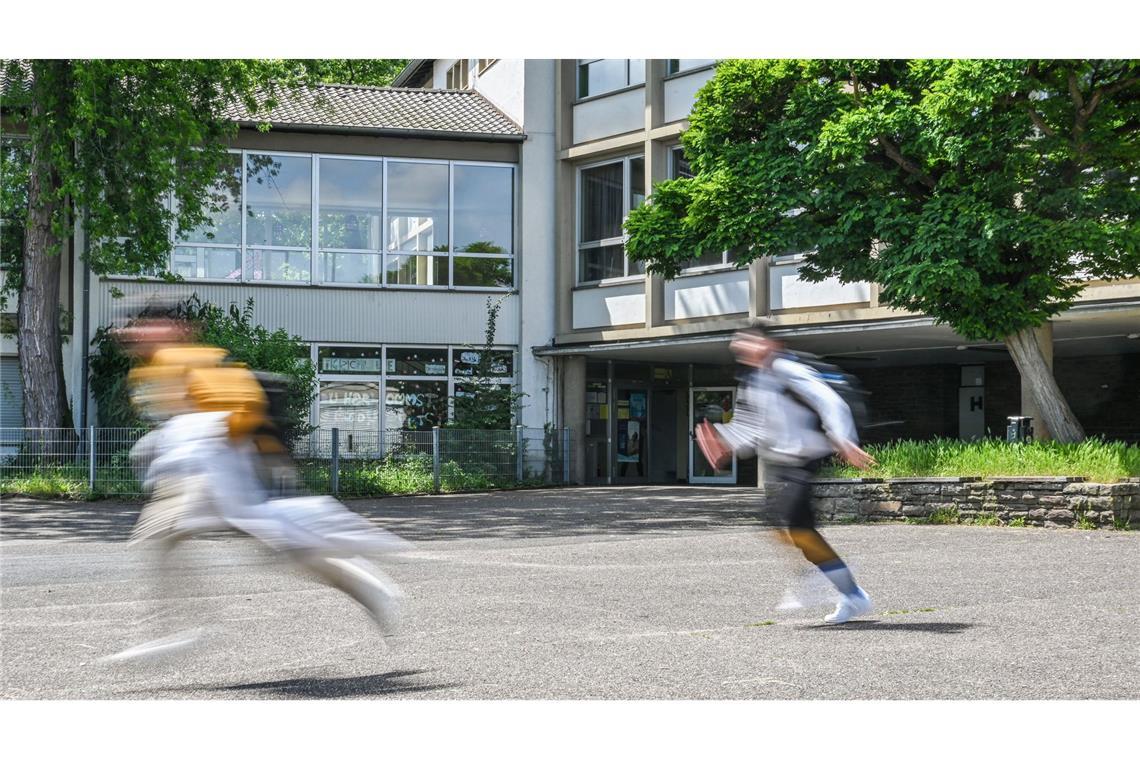 Kinderarzt empfiehlt: Weniger sitzen, mehr bewegen In Baden-Württemberg wurde eine Untersuchung zur Fitness von Kindern durchgeführt (Symbolbild).