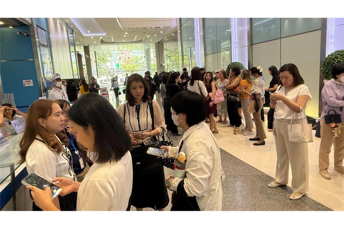 Mehr als 2.000 Tote nach Erdbeben in Myanmar bestätigt In Bangkok sind viele in Alarmbereitschaft - jetzt wurden wieder Hochhäuser evakuiert.