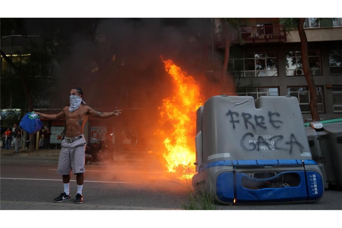 Streiks und Demos in Spanien gegen Israel wegen Gaza In Barcelona ist eine Demonstration gegen Israels Militäreinsatz im Gazastreifen in Gewalt umgeschlagen.