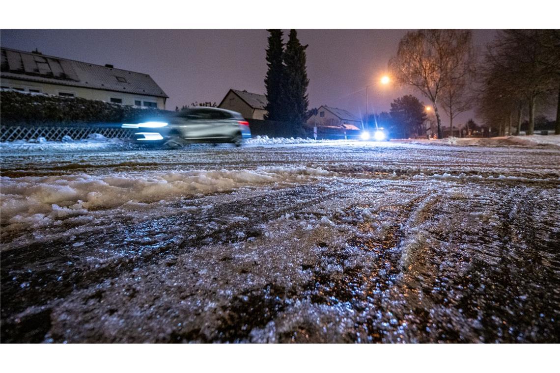 In Bayern war es am Dienstag vielerorts glatt.