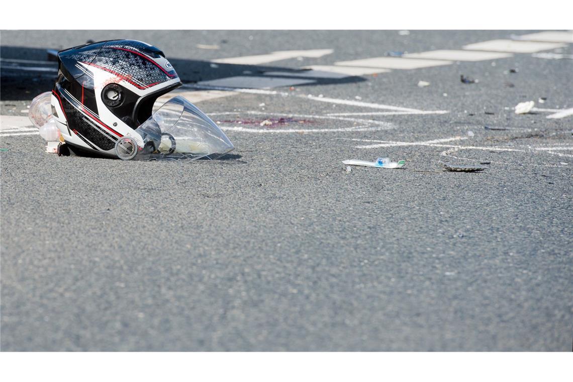 Motorradfahrer prallt gegen Hauswand und stirbt In Berlin ereigneten sich zwei schwere Motorradunfälle. (Symbolbild)