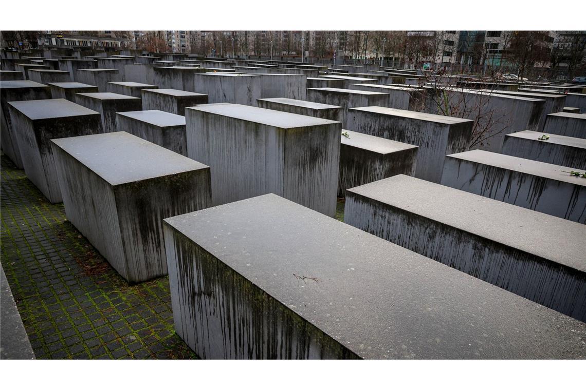 Zentralrat der Muslime verurteilt Messerangriff am Mahnmal In Berlin gab es einen Messerangriff am Holocaust-Mahnmal. Der Zentralrat der Muslime reagiert bestürzt auf den Vorfall (Archivfoto).