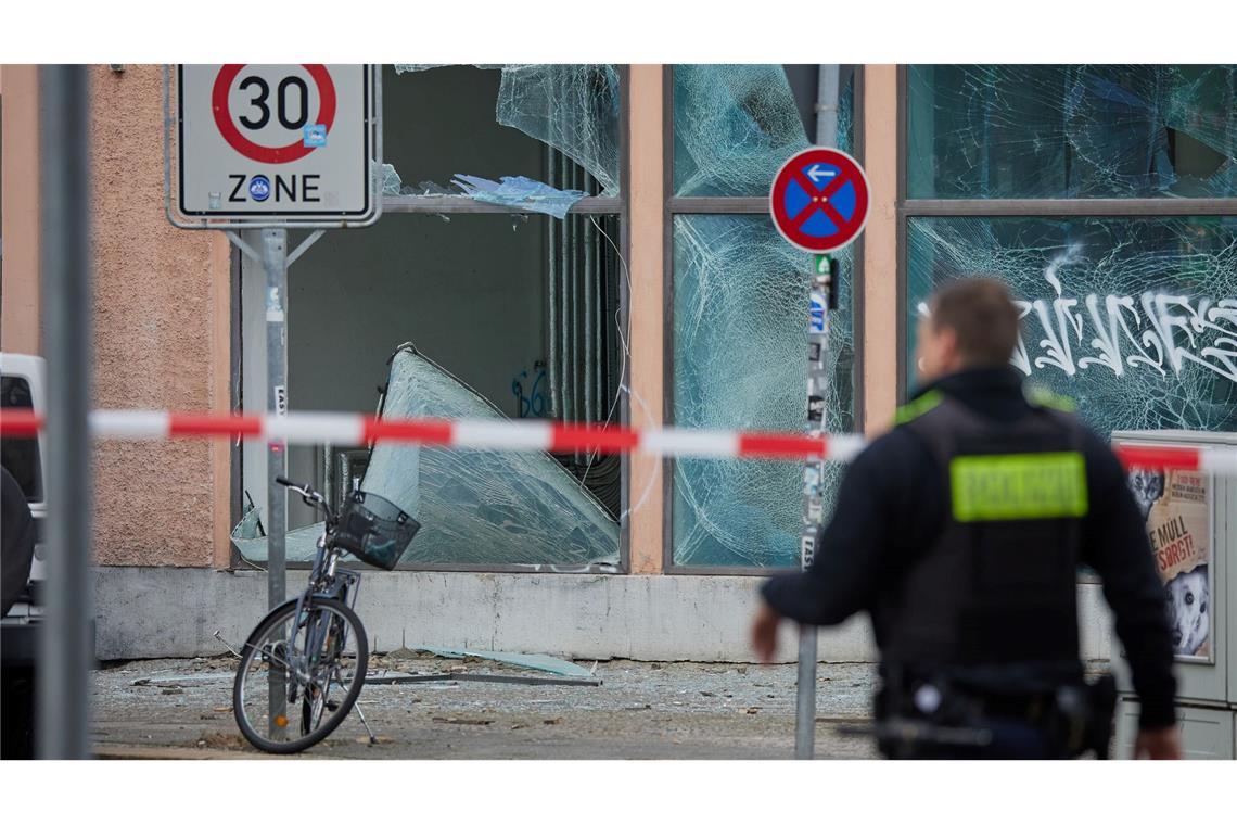 Silvesterrakete in Wohnung – Influencer schweigt vor Gericht In Berlin-Schöneberg gab es schwere Schäden - mutmaßlich durch die Explosion einer Kugelbombe. (Archivbild)