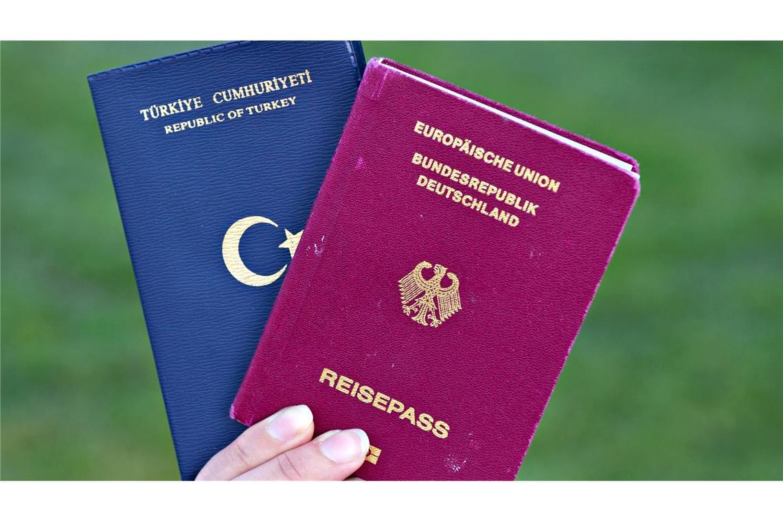 In bestimmten Fällen war die doppelte Staatsbürgerschaft schon früher möglich. Seit einer Reform der Ampel-Regierung ist sie generell erlaubt. (Symbolbild)