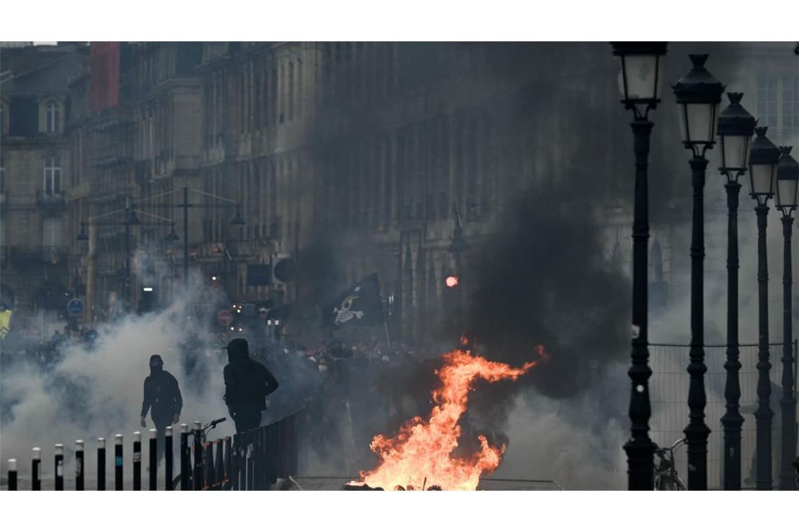 In Bordeaux gab es brennende Barrikaden.