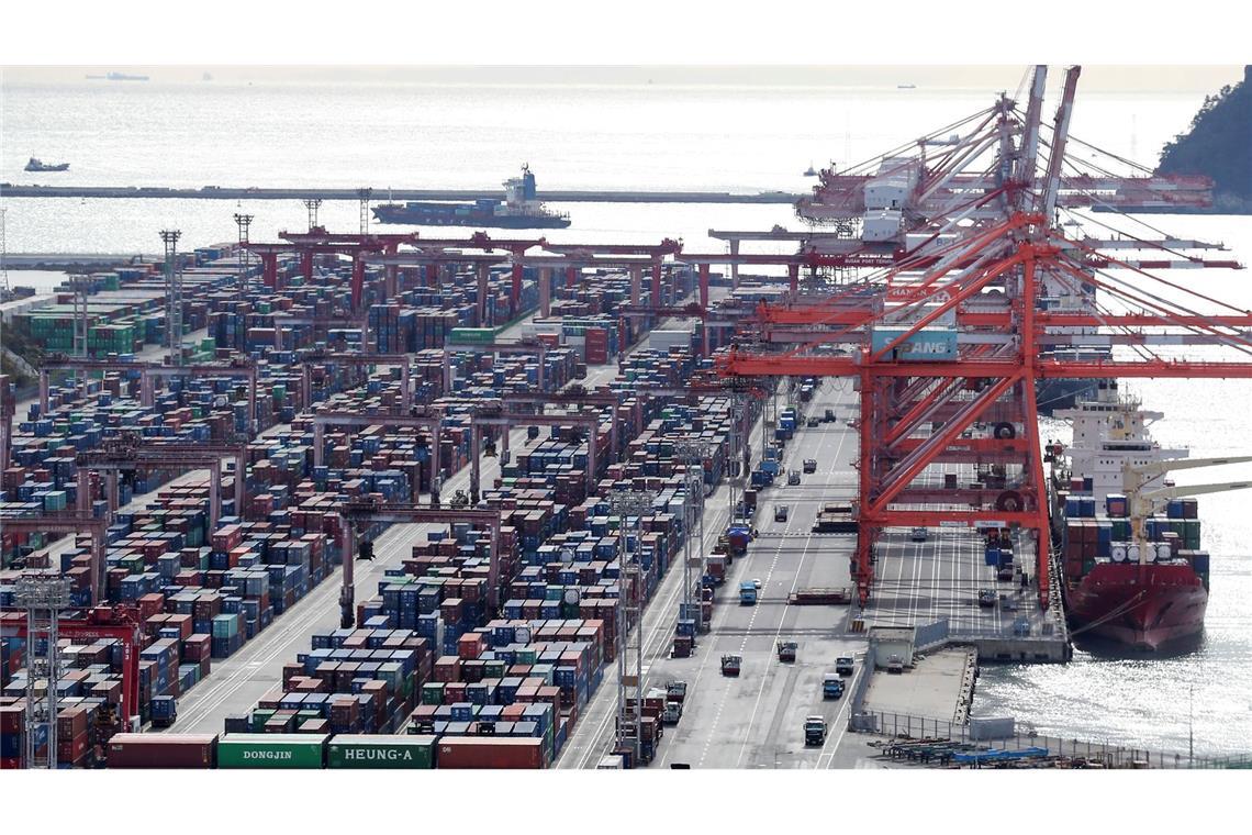 Plastikmüll ließe sich durch vier Schritte stark verringern In Busan könnte das UN-Plastikabkommen geschlossen werden. Die Stadt verfügt über einen der wichtigsten Seehäfen in Asien.
